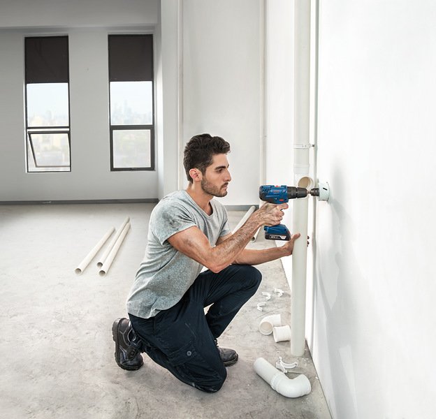 BOSCH-CORDLESS DRILL HAMMER TYPE 18V X 2AH BATTERY